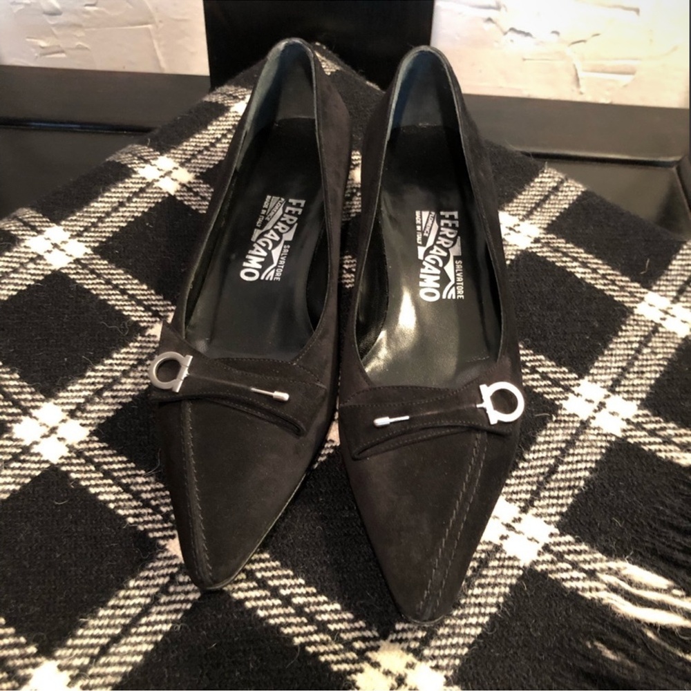 Salvatore Ferragamo Guya Espresso Calf in
Black Suede Size 7 1/2 B - Picture 14 of 14